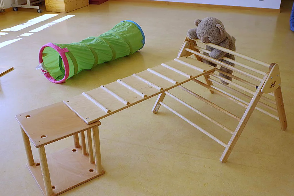 Kletterbrett mit Stofftunnel